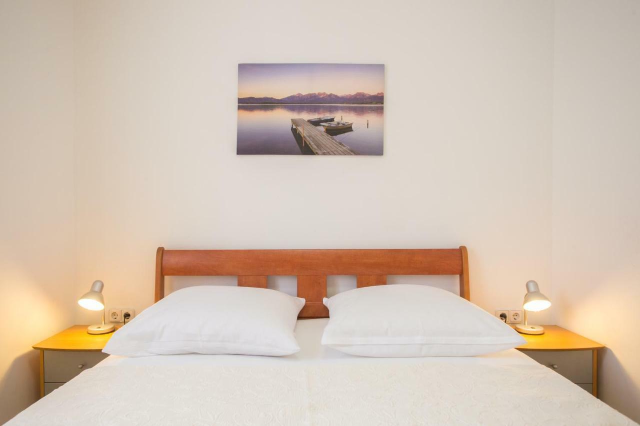 Apartment Smuljic Vrboska Buitenkant foto