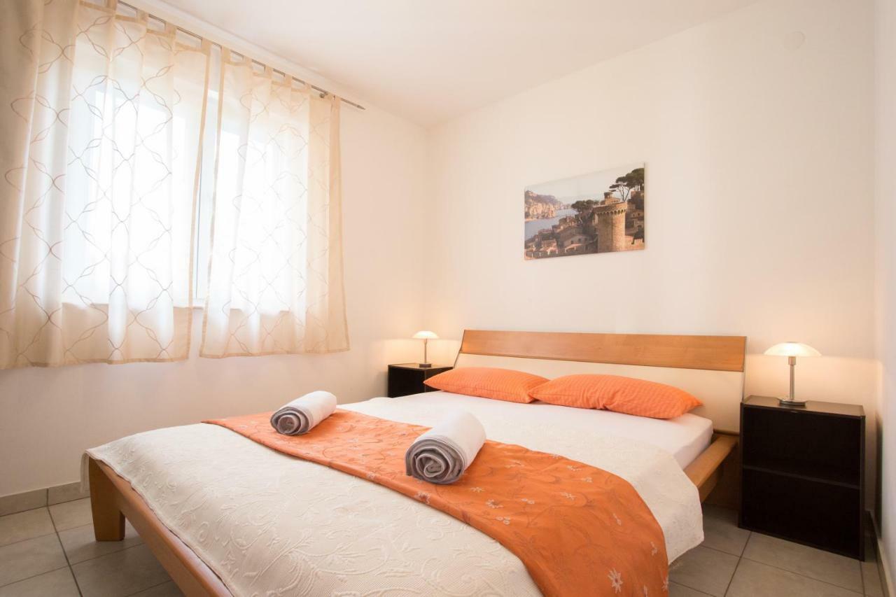 Apartment Smuljic Vrboska Buitenkant foto