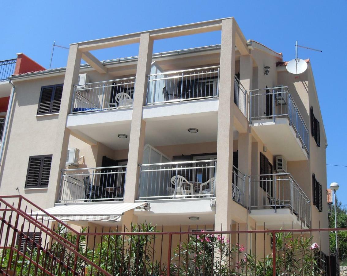 Apartment Smuljic Vrboska Buitenkant foto