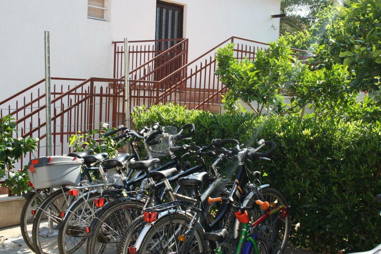 Apartment Smuljic Vrboska Buitenkant foto