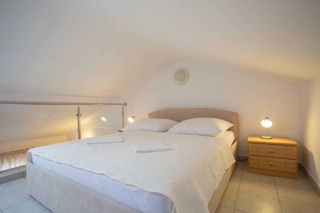 Apartment Smuljic Vrboska Buitenkant foto