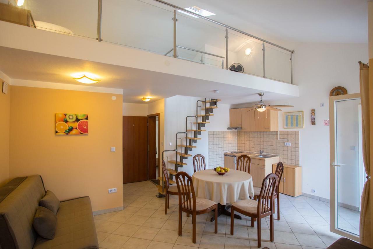 Apartment Smuljic Vrboska Buitenkant foto